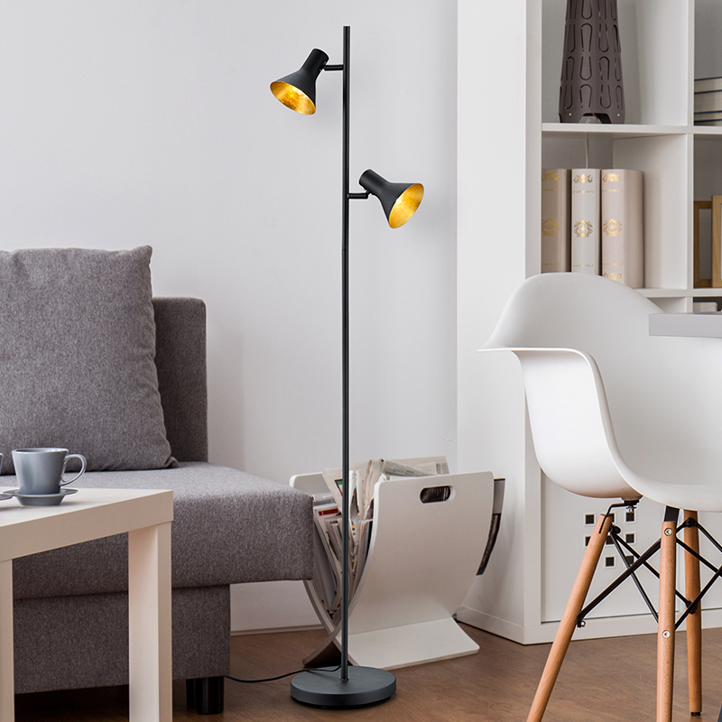 Schwarze Stehlampe Industrial, Verena, mit Schalter