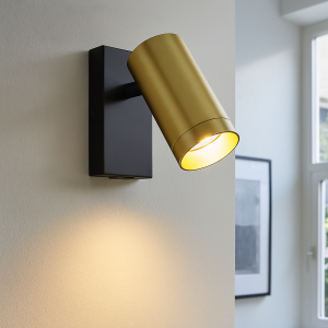 Moderne Wandstrahler Messing, Nadi, mit Schalter