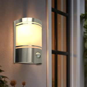 Moderne Außen Wandleuchte mit Bewegungsmelder Silber, Manuel, IP44