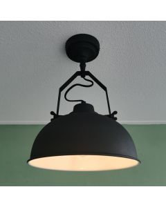 Industrielle Deckenlampe Schwarz, Fellen