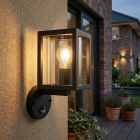 Moderne Außen Wandleuchte mit Bewegungsmelder Schwarz, Amalie, IP54