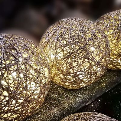 20 cm Weihnachtskugel mit 30 LEDs, mit Batterie