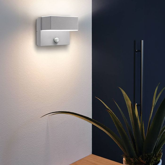 Silberne moderne Außen Wandleuchte mit Bewegungsmelder Metall, Jason, IP44